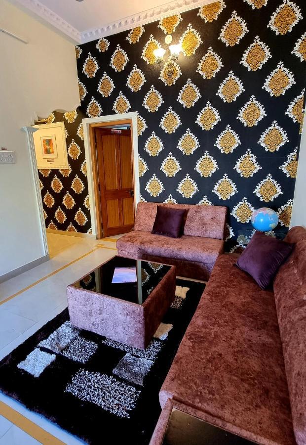 Aditya Premium Homestay- Furnished Air Conditioned- 2Bhk จาบัลปูร์ ภายนอก รูปภาพ