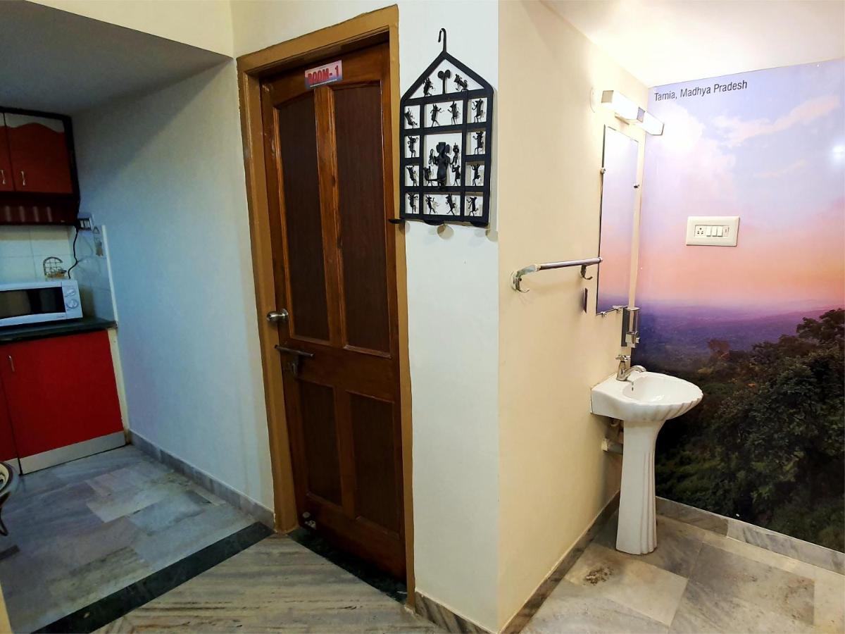 Aditya Premium Homestay- Furnished Air Conditioned- 2Bhk จาบัลปูร์ ภายนอก รูปภาพ